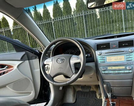 Черный Тойота Камри, объемом двигателя 2.4 л и пробегом 134 тыс. км за 11900 $, фото 79 на Automoto.ua
