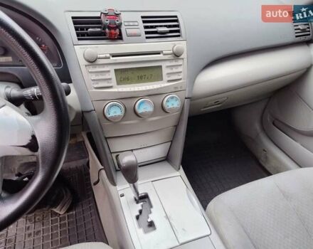 Черный Тойота Камри, объемом двигателя 2.4 л и пробегом 367 тыс. км за 7900 $, фото 11 на Automoto.ua