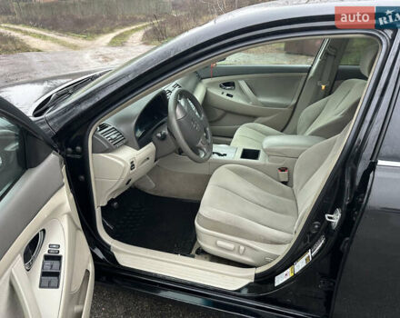 Черный Тойота Камри, объемом двигателя 2.4 л и пробегом 232 тыс. км за 6850 $, фото 9 на Automoto.ua