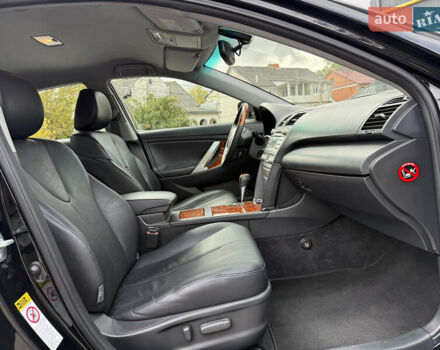 Черный Тойота Камри, объемом двигателя 3.5 л и пробегом 246 тыс. км за 11000 $, фото 49 на Automoto.ua