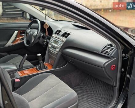 Черный Тойота Камри, объемом двигателя 2.4 л и пробегом 238 тыс. км за 7699 $, фото 28 на Automoto.ua