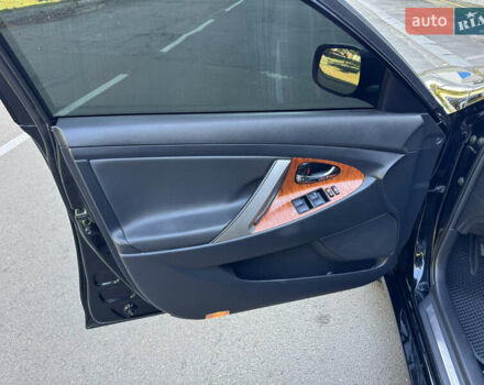 Черный Тойота Камри, объемом двигателя 3.5 л и пробегом 272 тыс. км за 10999 $, фото 12 на Automoto.ua