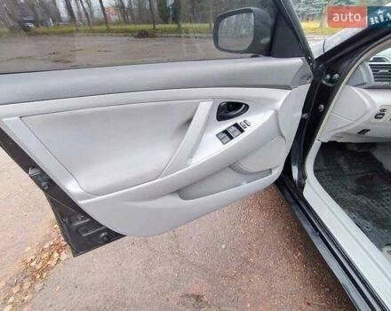 Черный Тойота Камри, объемом двигателя 2.4 л и пробегом 367 тыс. км за 7900 $, фото 9 на Automoto.ua