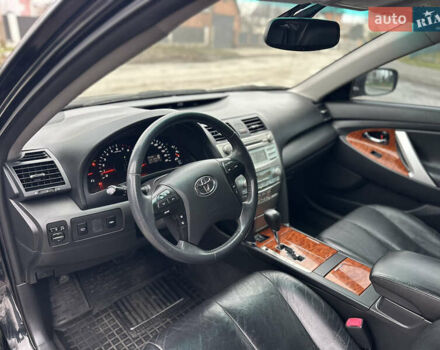 Черный Тойота Камри, объемом двигателя 2.4 л и пробегом 238 тыс. км за 8500 $, фото 27 на Automoto.ua