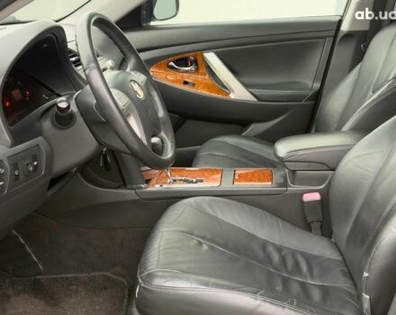 Чорний Тойота Камрі, об'ємом двигуна 2.4 л та пробігом 224 тис. км за 7990 $, фото 13 на Automoto.ua