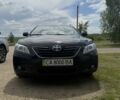 Черный Тойота Камри, объемом двигателя 2.4 л и пробегом 233 тыс. км за 9500 $, фото 1 на Automoto.ua