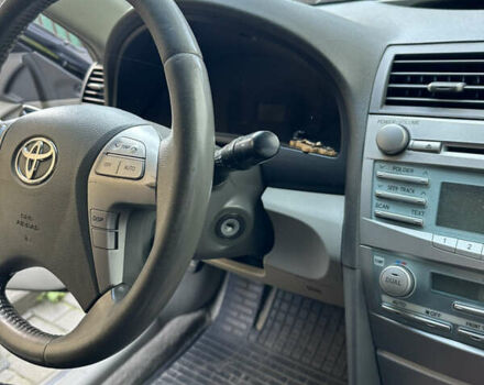 Чорний Тойота Камрі, об'ємом двигуна 2.36 л та пробігом 340 тис. км за 10500 $, фото 9 на Automoto.ua