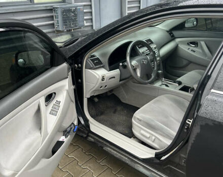 Чорний Тойота Камрі, об'ємом двигуна 2.4 л та пробігом 267 тис. км за 9800 $, фото 6 на Automoto.ua