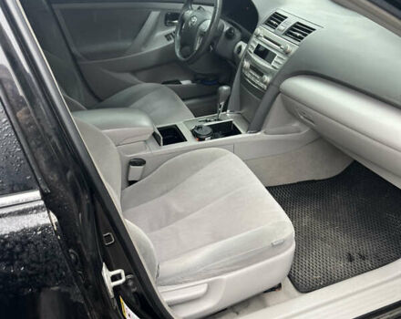 Чорний Тойота Камрі, об'ємом двигуна 2.4 л та пробігом 267 тис. км за 9800 $, фото 4 на Automoto.ua