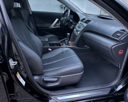 Черный Тойота Камри, объемом двигателя 2.4 л и пробегом 189 тыс. км за 8200 $, фото 4 на Automoto.ua