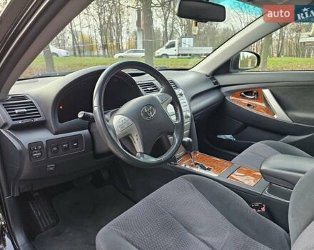 Черный Тойота Камри, объемом двигателя 2.36 л и пробегом 197 тыс. км за 11000 $, фото 10 на Automoto.ua