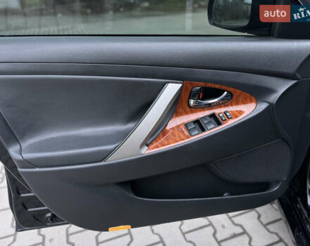 Черный Тойота Камри, объемом двигателя 2.4 л и пробегом 206 тыс. км за 10750 $, фото 46 на Automoto.ua