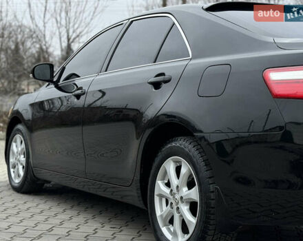 Черный Тойота Камри, объемом двигателя 2.4 л и пробегом 206 тыс. км за 10750 $, фото 20 на Automoto.ua