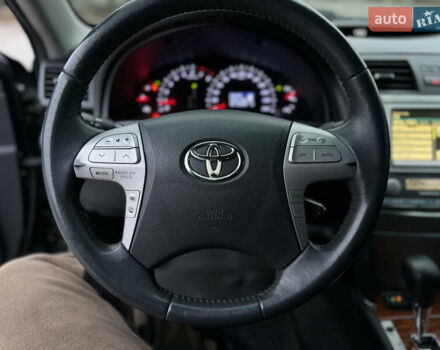 Черный Тойота Камри, объемом двигателя 2.4 л и пробегом 206 тыс. км за 10750 $, фото 50 на Automoto.ua