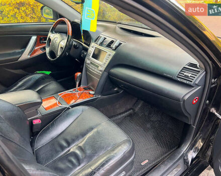 Черный Тойота Камри, объемом двигателя 3.5 л и пробегом 293 тыс. км за 9990 $, фото 21 на Automoto.ua