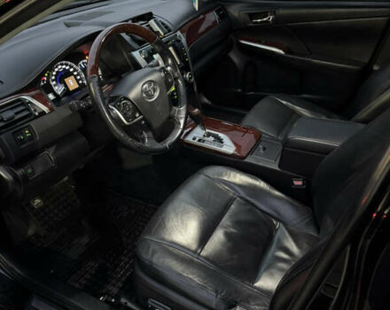 Черный Тойота Камри, объемом двигателя 2.5 л и пробегом 190 тыс. км за 13000 $, фото 6 на Automoto.ua