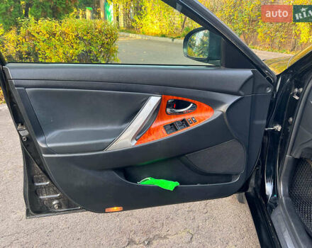 Черный Тойота Камри, объемом двигателя 3.5 л и пробегом 293 тыс. км за 9990 $, фото 8 на Automoto.ua