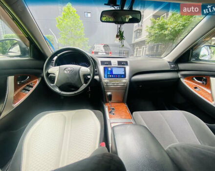 Чорний Тойота Камрі, об'ємом двигуна 2.4 л та пробігом 260 тис. км за 10000 $, фото 12 на Automoto.ua