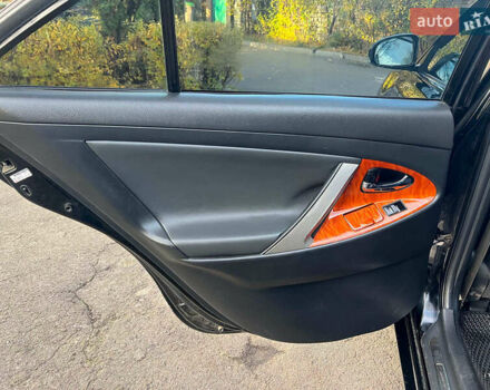 Черный Тойота Камри, объемом двигателя 3.5 л и пробегом 293 тыс. км за 9990 $, фото 19 на Automoto.ua