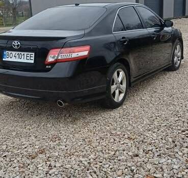 Черный Тойота Камри, объемом двигателя 2.5 л и пробегом 260 тыс. км за 10200 $, фото 1 на Automoto.ua