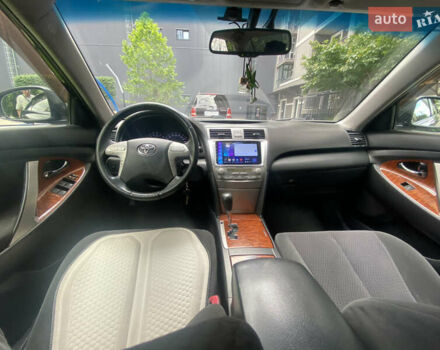 Чорний Тойота Камрі, об'ємом двигуна 2.4 л та пробігом 260 тис. км за 10000 $, фото 10 на Automoto.ua