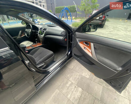 Чорний Тойота Камрі, об'ємом двигуна 2.4 л та пробігом 260 тис. км за 10000 $, фото 19 на Automoto.ua