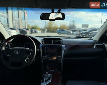 Чорний Тойота Камрі, об'ємом двигуна 2.49 л та пробігом 305 тис. км за 11800 $, фото 9 на Automoto.ua