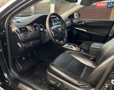 Черный Тойота Камри, объемом двигателя 2.5 л и пробегом 235 тыс. км за 10200 $, фото 4 на Automoto.ua