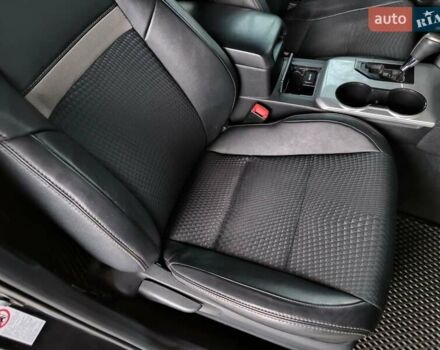 Чорний Тойота Камрі, об'ємом двигуна 2.5 л та пробігом 279 тис. км за 10500 $, фото 4 на Automoto.ua