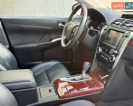 Чорний Тойота Камрі, об'ємом двигуна 2.5 л та пробігом 208 тис. км за 13700 $, фото 26 на Automoto.ua