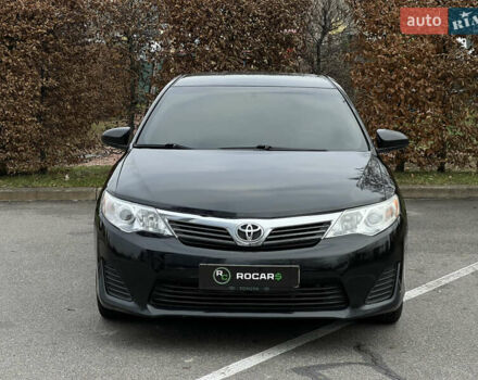 Чорний Тойота Камрі, об'ємом двигуна 2.49 л та пробігом 199 тис. км за 10999 $, фото 5 на Automoto.ua