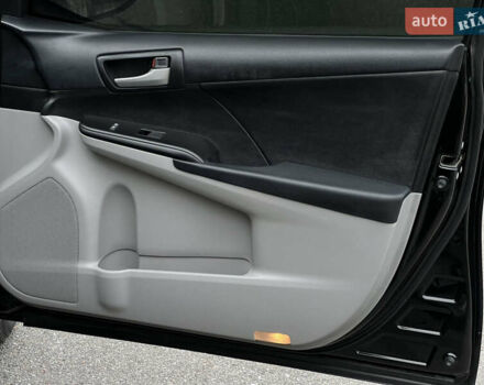 Чорний Тойота Камрі, об'ємом двигуна 2.49 л та пробігом 199 тис. км за 10999 $, фото 47 на Automoto.ua