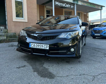 Тойота Камри 2014 в Мироновке на Automoto.ua Черный Тойота Камри, объемом двигателя 2.5 л и пробегом 175 тыс. км за 12600 $, фото 1 на Automoto.ua