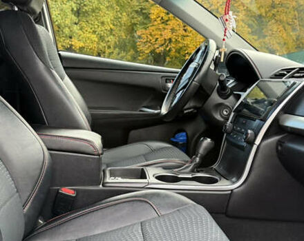 Тойота Камри 2015 в Волочиске на Automoto.ua Черный Тойота Камри, объемом двигателя 2.49 л и пробегом 183 тыс. км за 14400 $, фото 7 на Automoto.ua