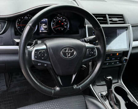 Тойота Камри 2015 в Волочиске на Automoto.ua Черный Тойота Камри, объемом двигателя 2.49 л и пробегом 183 тыс. км за 14400 $, фото 2 на Automoto.ua