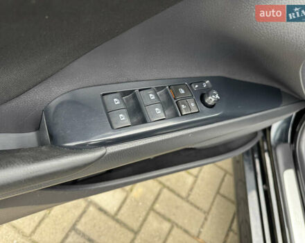 Черный Тойота Камри, объемом двигателя 2.49 л и пробегом 205 тыс. км за 22333 $, фото 13 на Automoto.ua