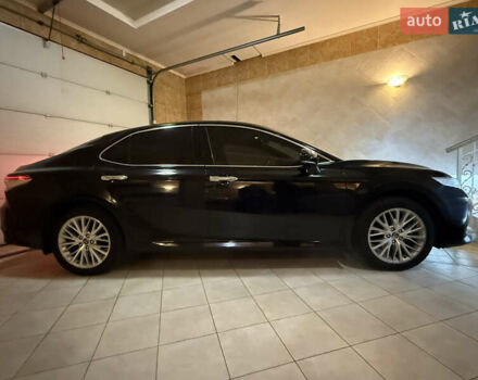Чорний Тойота Камрі, об'ємом двигуна 2.49 л та пробігом 180 тис. км за 30000 $, фото 3 на Automoto.ua