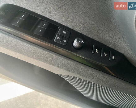 Черный Тойота Камри, объемом двигателя 2.49 л и пробегом 9 тыс. км за 60000 $, фото 10 на Automoto.ua