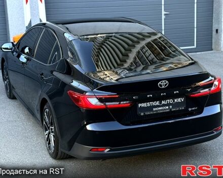 Чорний Тойота Камрі, об'ємом двигуна 2.5 л та пробігом 8 тис. км за 55000 $, фото 2 на Automoto.ua