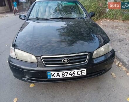 Черный Тойота Камри, объемом двигателя 2.2 л и пробегом 350 тыс. км за 3000 $, фото 1 на Automoto.ua