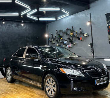 Черный Тойота Камри, объемом двигателя 3.46 л и пробегом 233 тыс. км за 10500 $, фото 1 на Automoto.ua