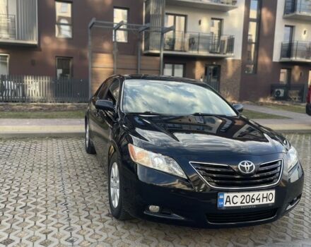 Черный Тойота Камри, объемом двигателя 3.5 л и пробегом 300 тыс. км за 9000 $, фото 1 на Automoto.ua