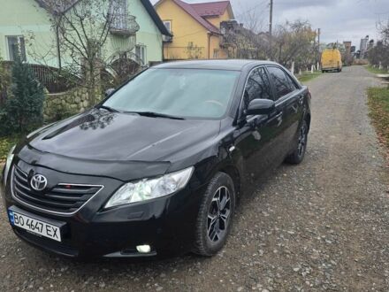 Черный Тойота Камри, объемом двигателя 3.5 л и пробегом 300 тыс. км за 7800 $, фото 1 на Automoto.ua
