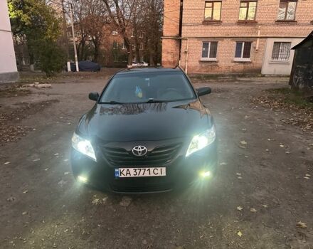 Черный Тойота Камри, объемом двигателя 2.4 л и пробегом 250 тыс. км за 7000 $, фото 1 на Automoto.ua