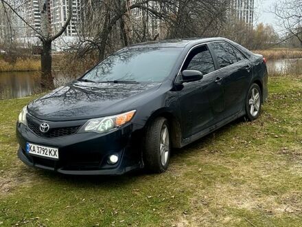 Черный Тойота Камри, объемом двигателя 2.5 л и пробегом 184 тыс. км за 11111 $, фото 1 на Automoto.ua