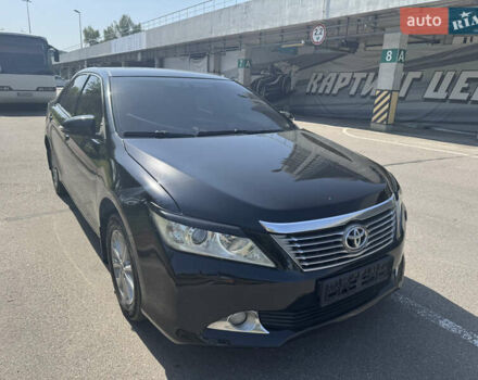 Чорний Тойота Камрі, об'ємом двигуна 2.5 л та пробігом 235 тис. км за 10200 $, фото 1 на Automoto.ua