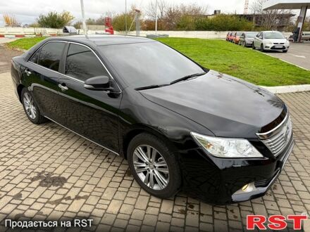 Черный Тойота Камри, объемом двигателя 2.5 л и пробегом 200 тыс. км за 9900 $, фото 1 на Automoto.ua