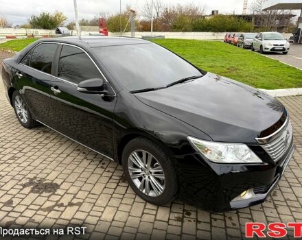 Черный Тойота Камри, объемом двигателя 2.5 л и пробегом 200 тыс. км за 9900 $, фото 1 на Automoto.ua