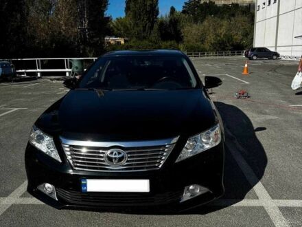 Чорний Тойота Камрі, об'ємом двигуна 2.5 л та пробігом 128 тис. км за 15000 $, фото 1 на Automoto.ua