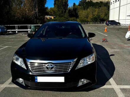 Чорний Тойота Камрі, об'ємом двигуна 2.5 л та пробігом 128 тис. км за 15000 $, фото 1 на Automoto.ua